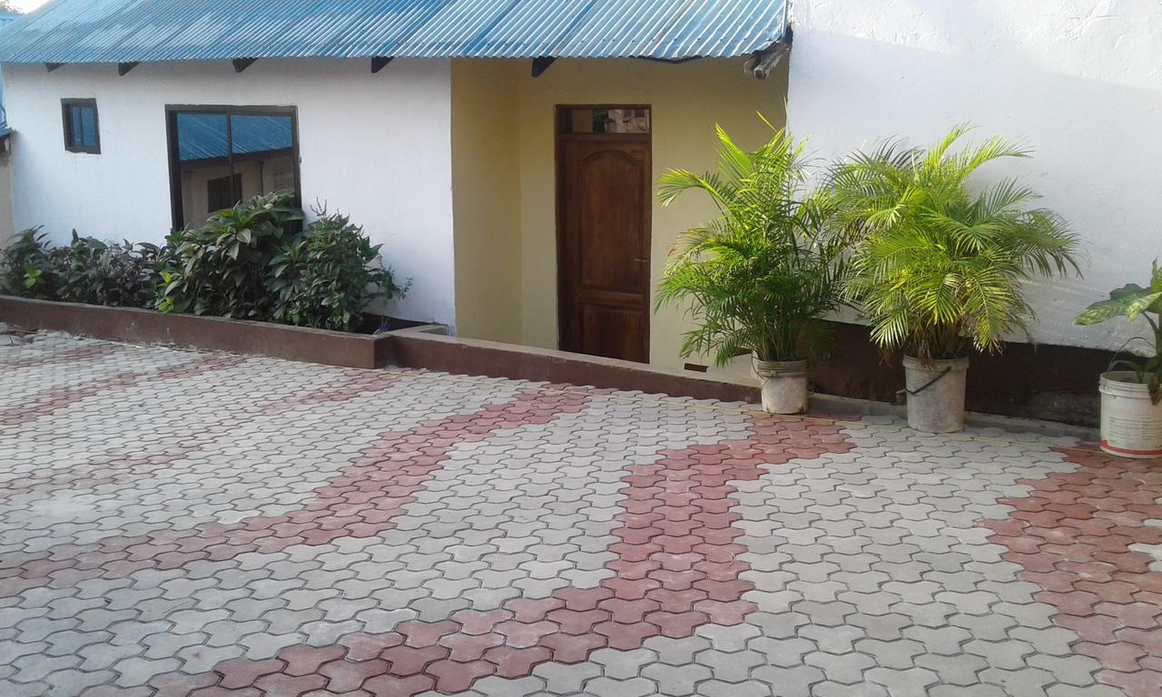Jj & Je Family House Vandrehjem Dar es Salaam Eksteriør billede