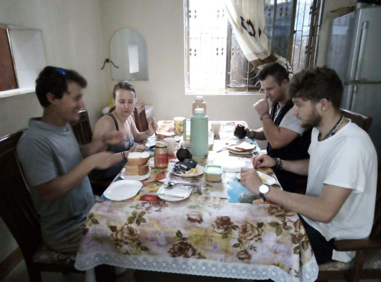 Jj & Je Family House Vandrehjem Dar es Salaam Eksteriør billede